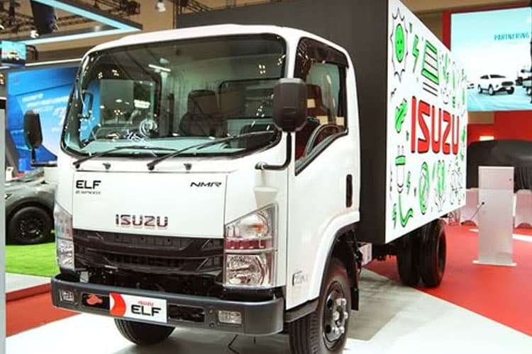 Bukti Utilitas Tinggi, Isuzu Lengkapi ELF NMR dengan Panel LED