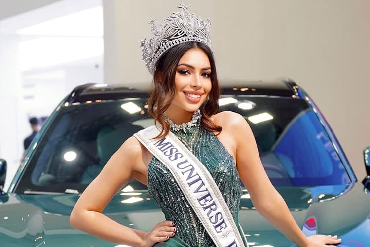 Pesona Ratu Clara Shafira, Anggun Berbalut Mahkota di Tengah Gemerlap Dunia Otomotif