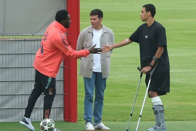 Jamal Musiala Masih Gunakan Penyangga Kaki, Bayern Munich Targetkan Pulih Akhir Tahun