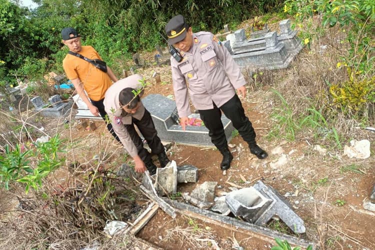 Polisi Selidiki Motif dan Pelaku Dugaan Perusakan Puluhan Makam di Bantur Malang