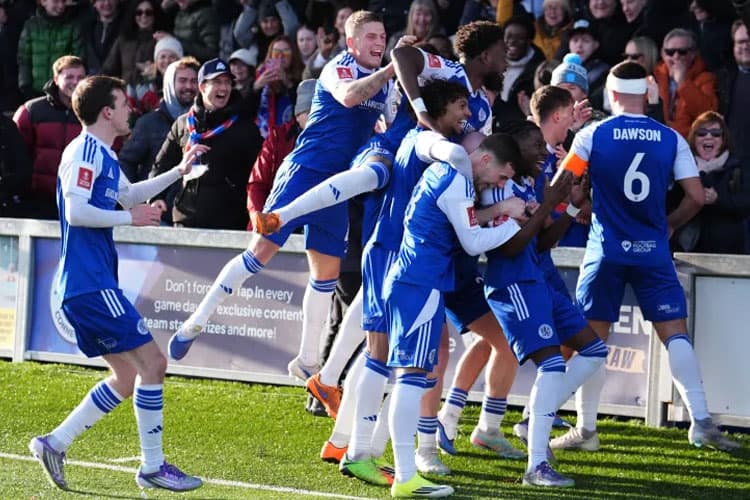 Kejutan FA Cup Terulang: Macclesfield Depak Juara bertahan Crystal Palace, City Menang 10-1