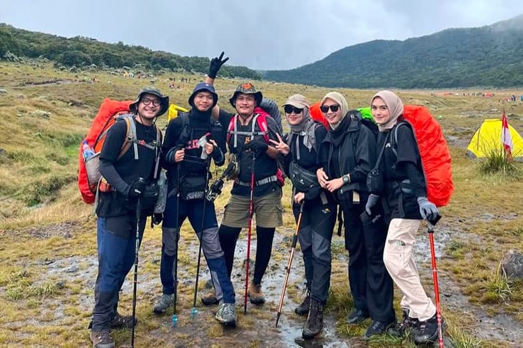 Pendakian Gunung Gede Pangrango Kini Makin Aman dengan Teknologi RFID dan Tombol Darurat