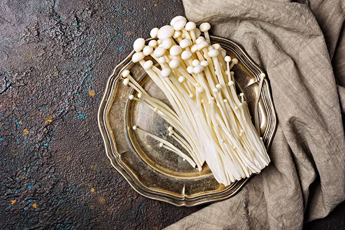 Tentang Jamur Enoki, Asal, Manfaat, Tips hingga Resep