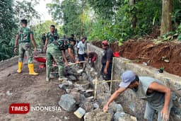 Puasa Tak Surutkan Semangat, Satgas TMMD Majalengka Kebut Irigasi