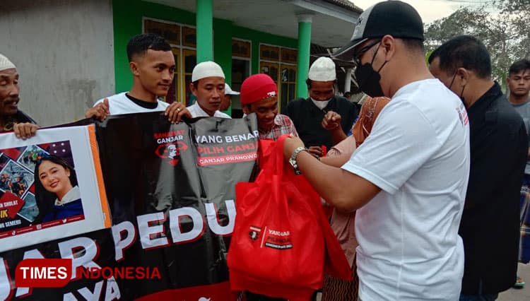 Lewat Sahabat Ganjar, Dewi Persik Salurkan Bantuan untuk Korban Erupsi Gunung Semeru