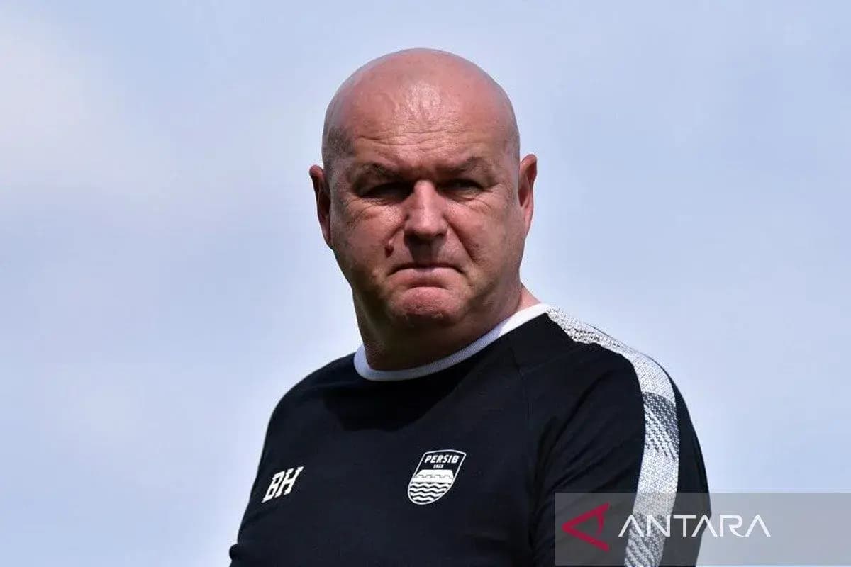 Lepas Kursi Pelatih Setelah Antar Persib Hattrick Juara
