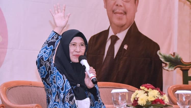 Istri Herman Khaeron Diganjar Penghargaan Sebagai Pembina UMKM di Cirebon dan Indramayu